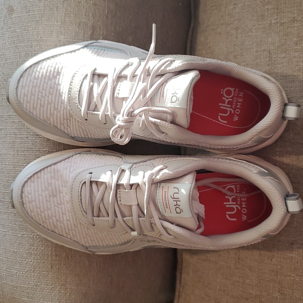 9.5 Wide Ryka Imagine walking shoe